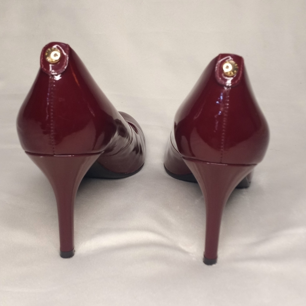 Micheal Kors Classic Burgundy Red Patent Leather Casual Pump NWOB 9.5 - Picture 4 of 9